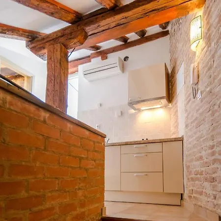 Centrum Topaz 公寓 *